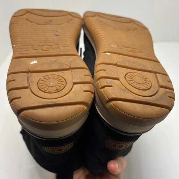 UGG Neumel Boots Black Suede Chukka Gum Middle Sole Size 9 EU 40 - Picture 10 of 11